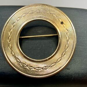 Vintage Elegant Gold Tone Round Etched Circle Brooch Pin
